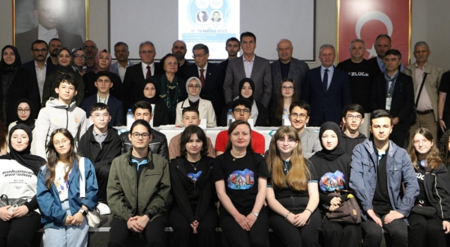 "Anadolu Mektebi Yazar Okumaları Bursa Bölge Paneli" edebiyatseverleri bir araya getirdi