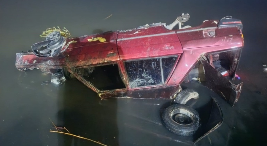 Otomobil dereye uçtu