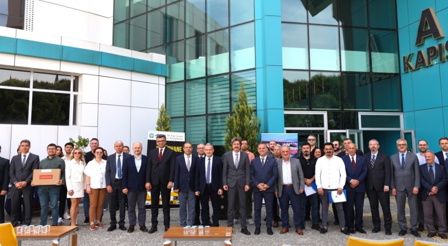 Bursa Uludağ Üniversitesi'nde kitap kurtları ödüllendirildi