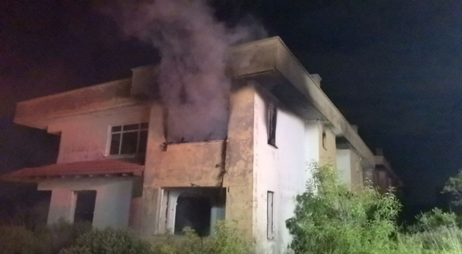 Mudanya'da metruk binada yangın