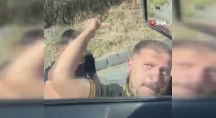 Yol verme meselesi yüzünden tırın aynasını kırıp şoföre sandalyeyle saldırdı!