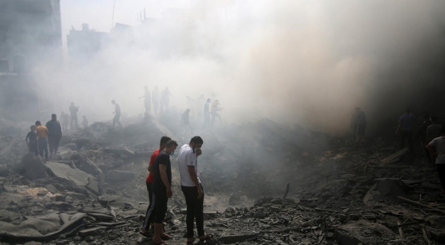 İsrail Gazze'de hastane bombaladı