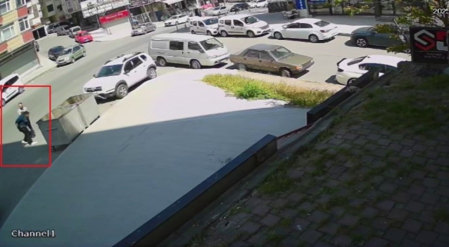 Aracını çalmaya çalışan hırsızı suçüstü yakaladı