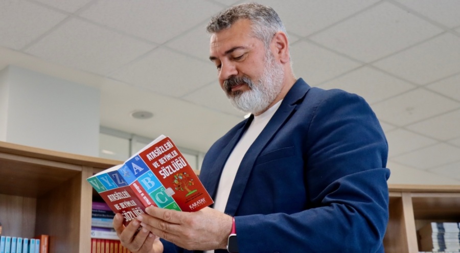 Yetişkinlere atasözleri ve deyimler sözlüğü okuma önerisi