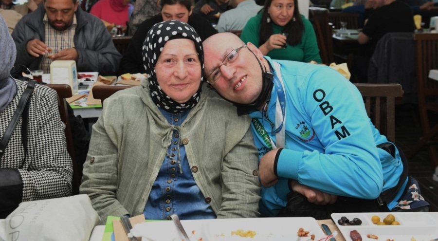 Osmangazi'de özel gereksinimli bireylerin Anneler Günü kutlandı