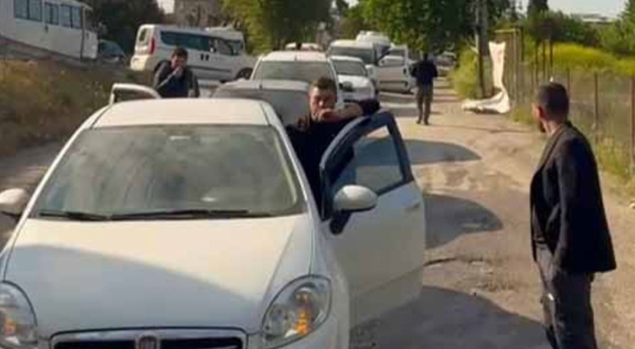 Sürücüler birbirine yol vermedi: Trafik kilitlendi