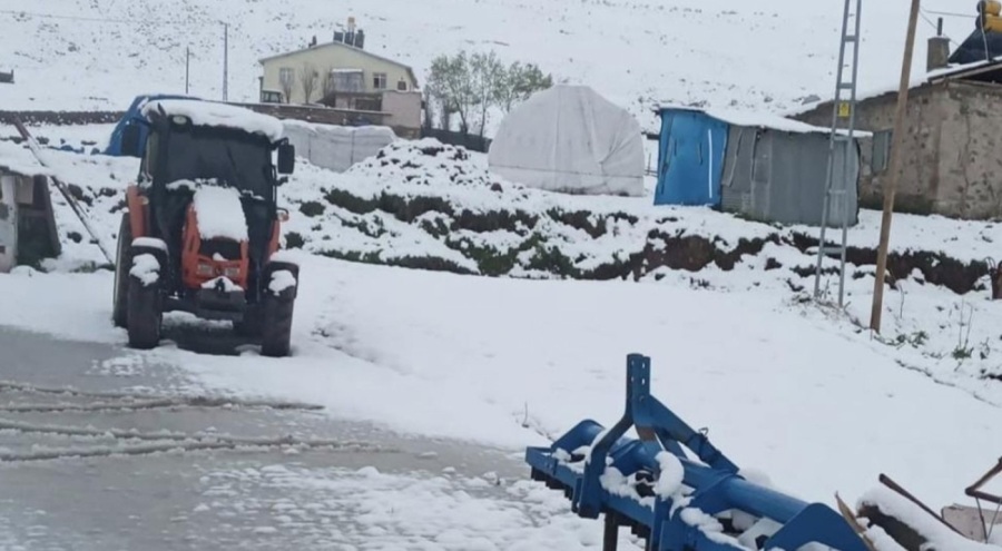 Erzurum'da mayıs ayında kar sürprizi