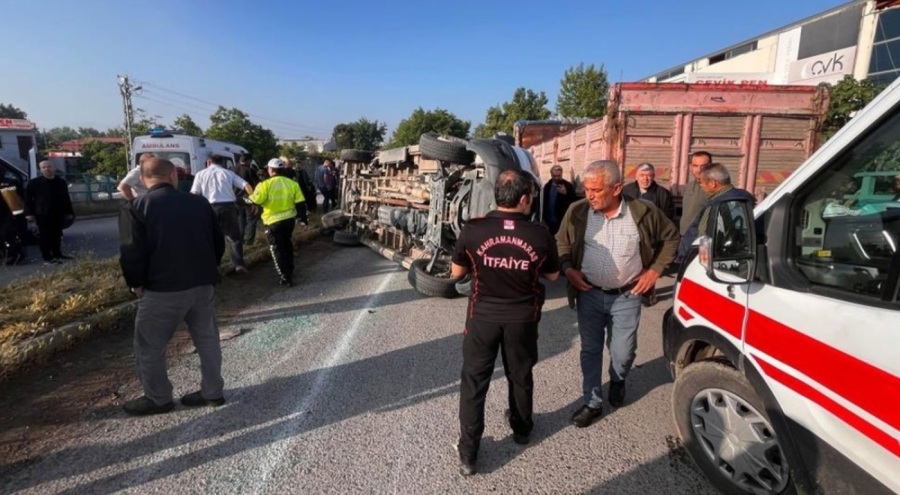 İşçi servisi ile otomobil çarpıştı: Çok sayıda yaralı var