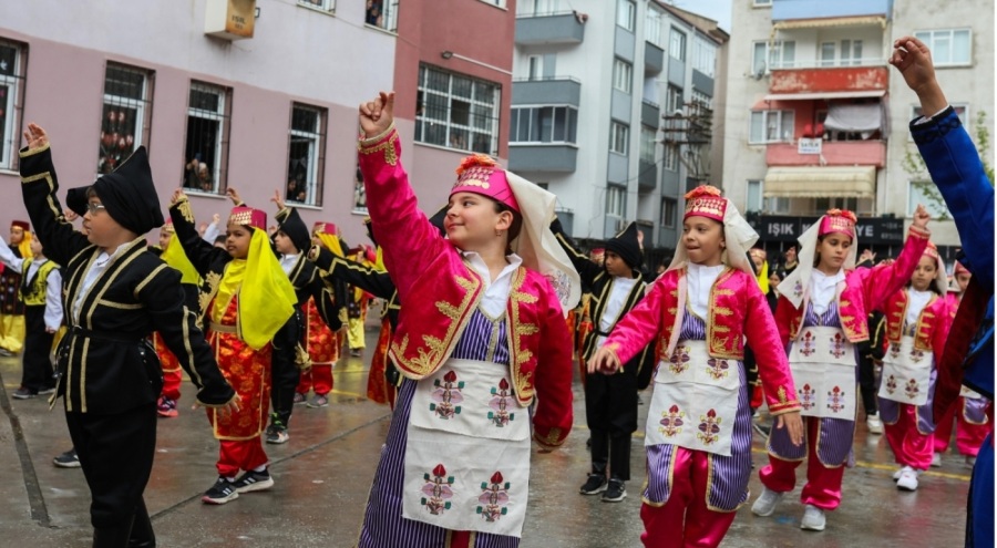 Bursa Gemlik'te 1470 öğrenci sanatla buluşuyor