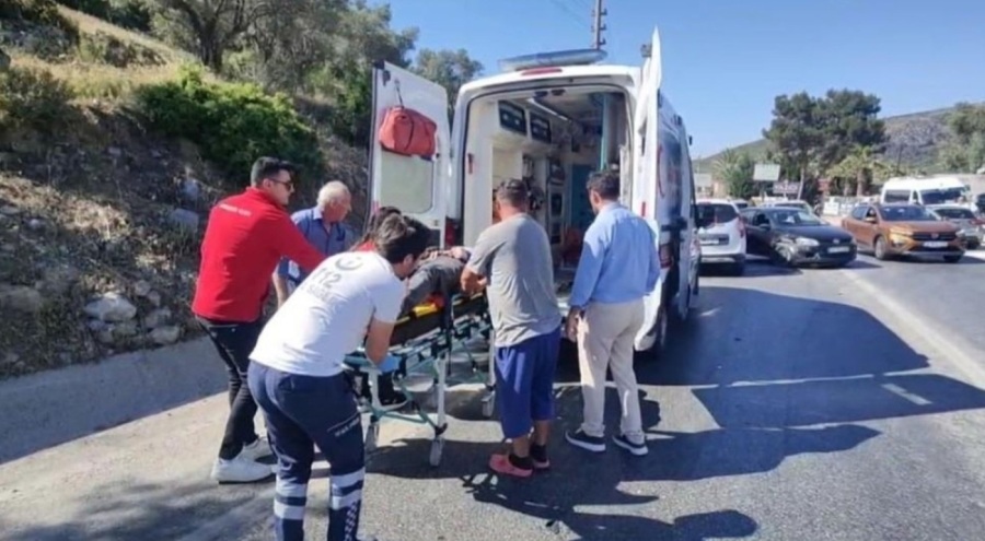 Direksiyon başında fenalaşan sürücü, ters şeride girip 3 araca çarptı