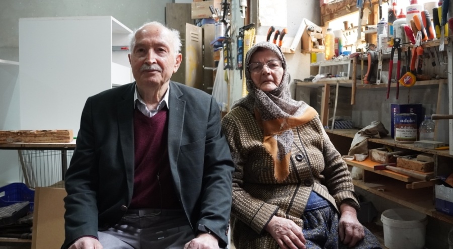 Bursa'da 64 yıldır ahşap ile iç içe hayat sürüyor