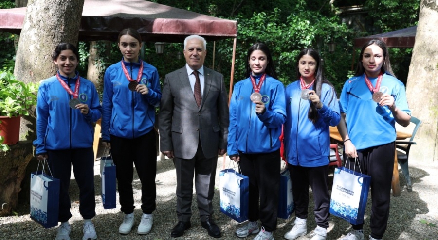 Başkan Bozbey, Bursa'nın gururu kadın boks takımı ile buluştu