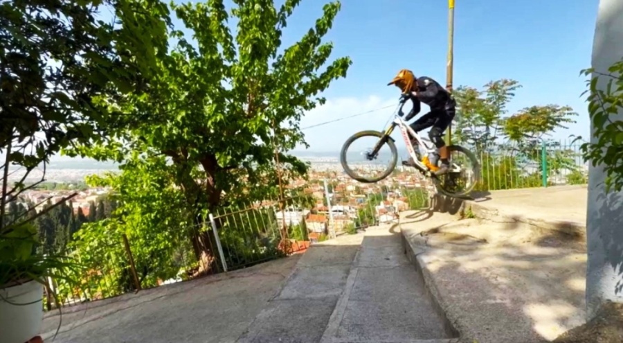 Bursa'da Urban Downhill Yarışı nefes kesti