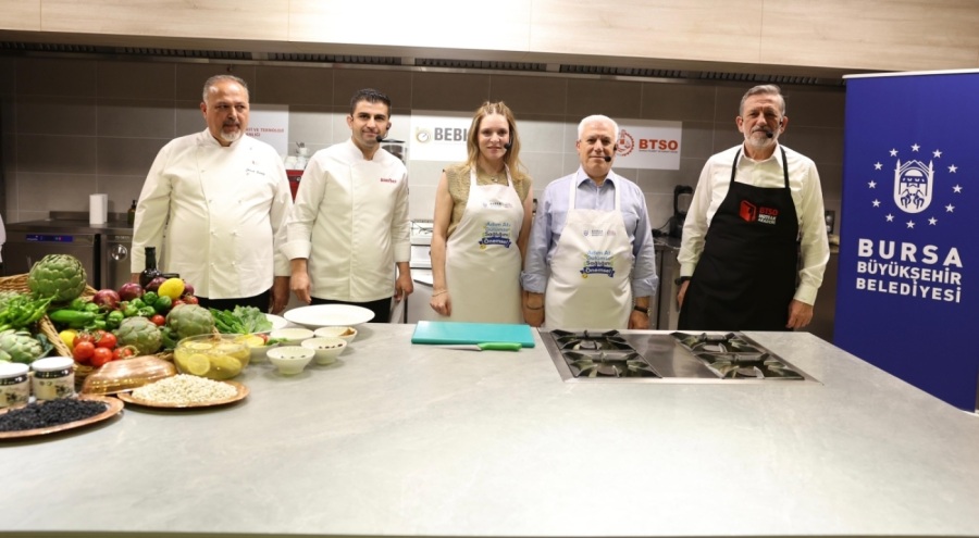 Başkan Mustafa Bozbey ve eşi Seden Bozbey, obezite ile mücadele için mutfağa girdi