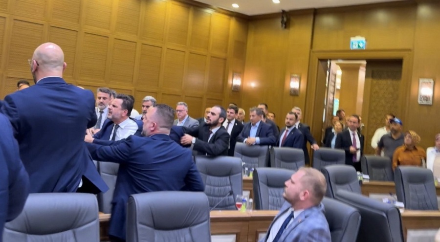 Bursa Büyükşehir Meclisi karıştı!