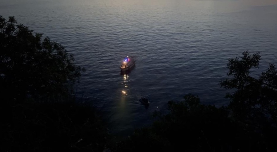 Balık tutarken dengesini kaybedip denize düştü