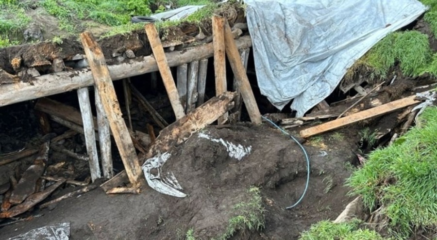 Ardahan'da sağanak nedeniyle ahırın çatısı çöktü