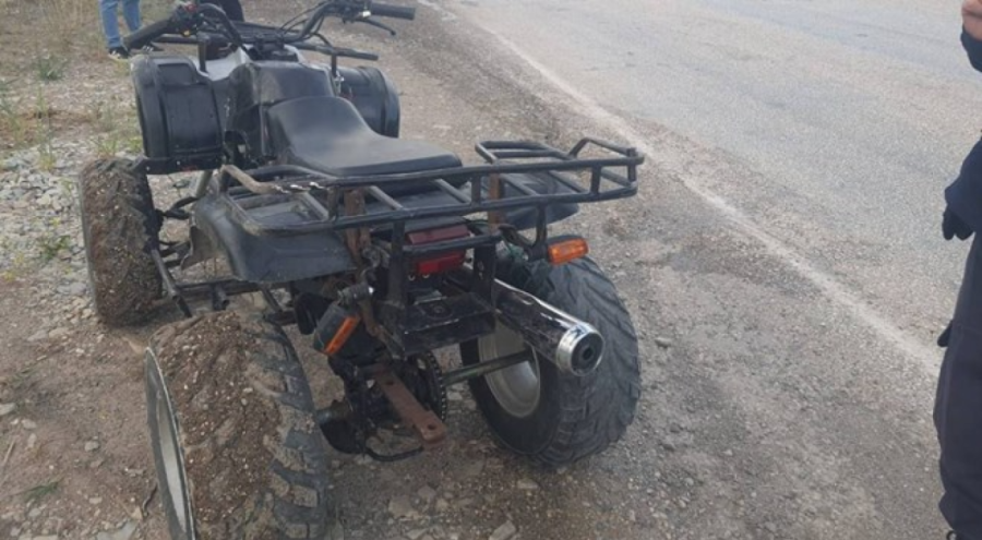 ATV devrildi, iki kişi yaralandı