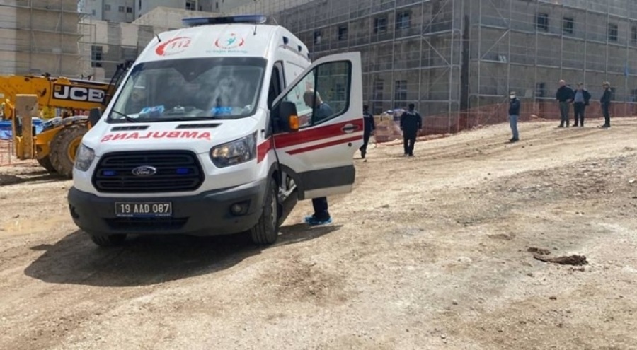 Üzerine iskele düşen inşaat işçisi yaralandı