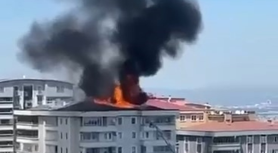Bursa'da 6 katlı binanı çatısı küle döndü