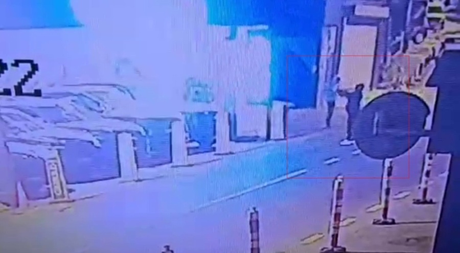 Haraç almak için oto galeriyi kurşunladılar