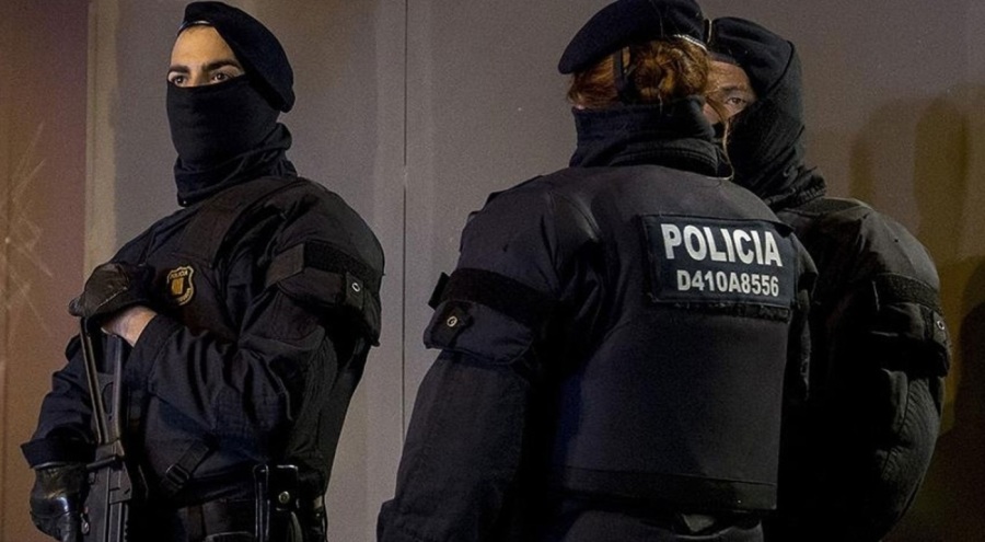 Bir kişi aracıyla taraftarların arasına daldı: Çok sayıda kişi yaralandı