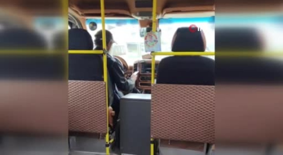 Bursa'da minibüs şoförünün tehlikeli yolculuğu kaydedildi