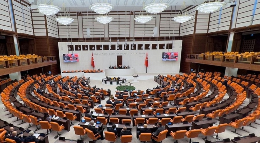 AK Parti 35 maddelik kanun teklifini TBMM Başkanlığı'na sundu
