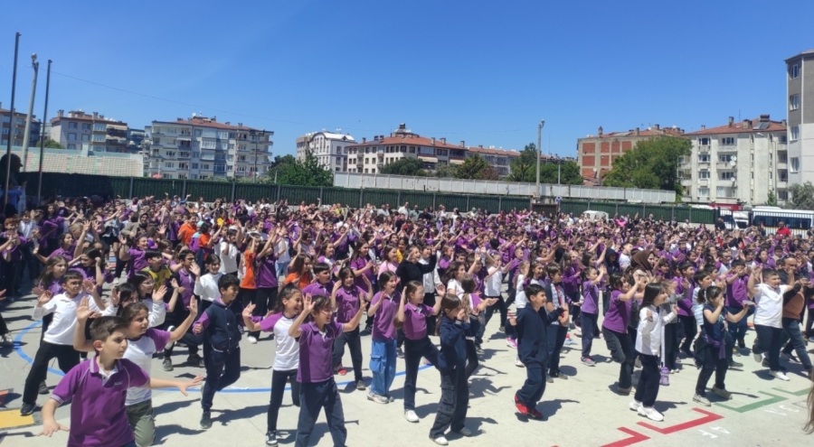 Mudanya'da 820 öğrenci sağlıklı ve hareketli yaşam için zumba yaptı