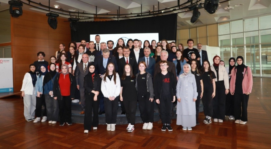 Bursa'da öğrenciler "Köklerden Geleceğe" etkinliğinde bir araya geldi