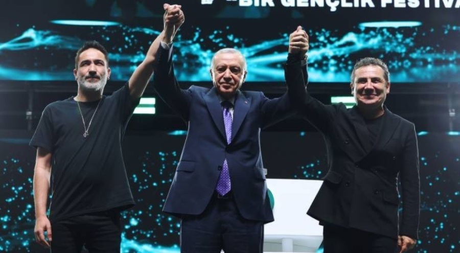 Sagopa Kajmer ve Ferhat Göçer GENÇFEST'te sahne aldı
