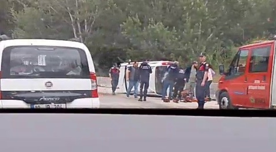 Bursa'da kontrolden çıkan otomobil takla attı