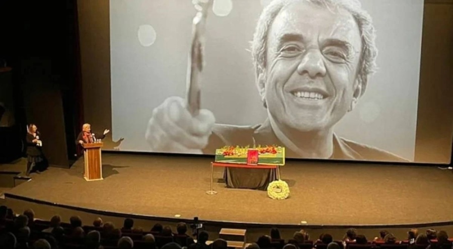 Usta yönetmen Ali Özgentürk son yolculuğuna uğurlandı