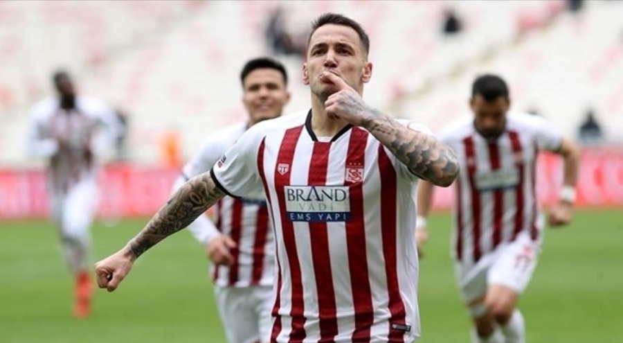 Sivasspor'da kritik maçın kadrosuna Manaj alınmadı