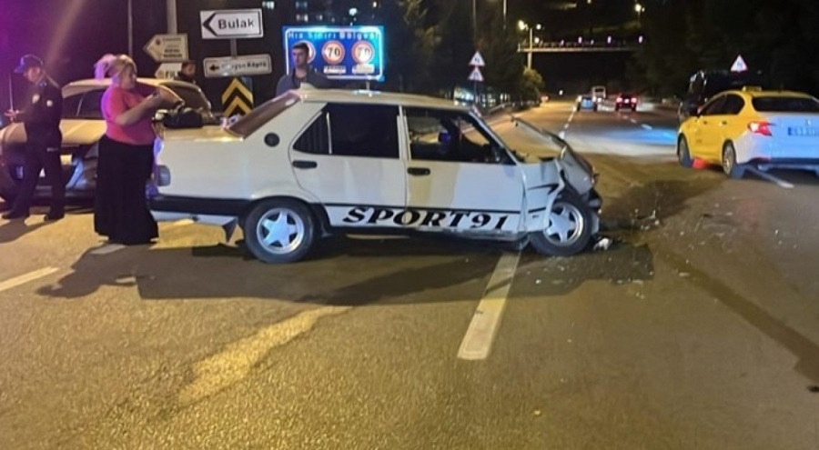 İki otomobilin çarpıştığı kazada 4 kişi yaralandı