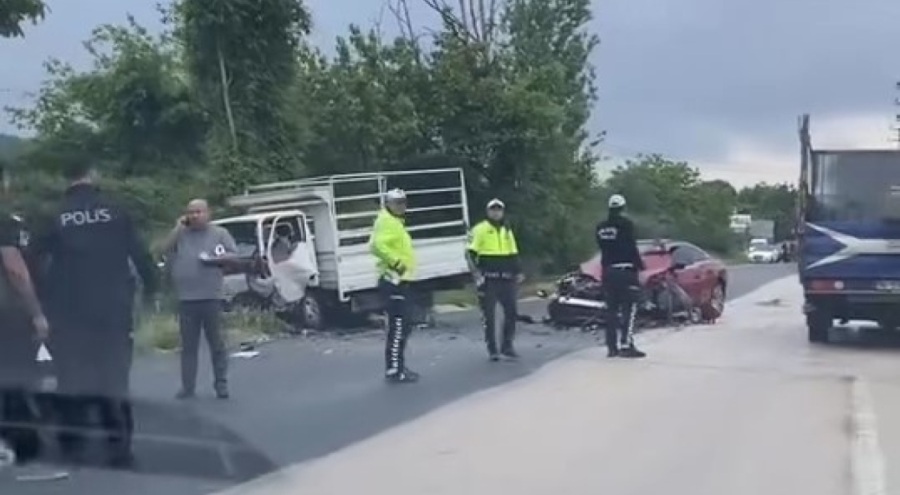 Bursa'da yağış kaza getirdi! Kamyonet ile otomobil çarpıştı: 2 yaralı