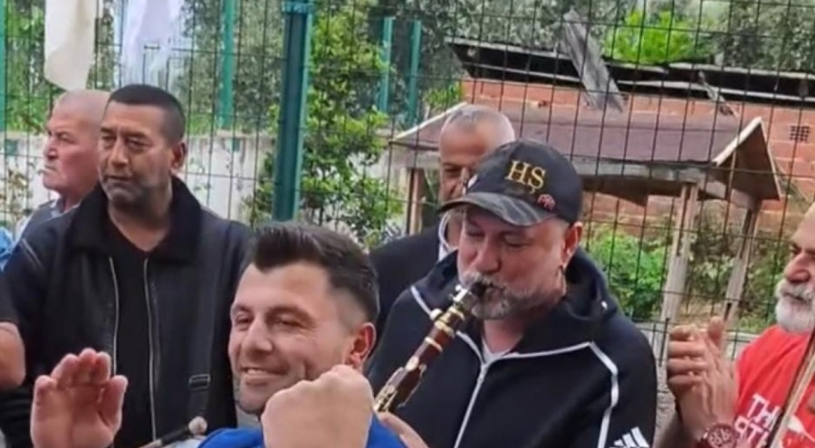 Ünlü klarnetçi Hüsnü Şenlendirici İznik'te arkadaşının düğününe katıldı