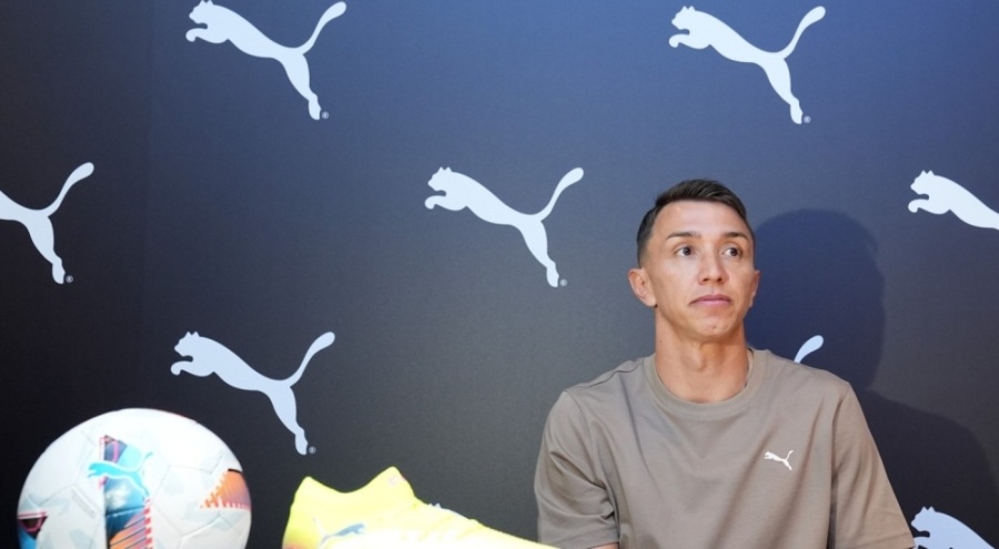 Muslera, imza gününde taraftarla buluştu
