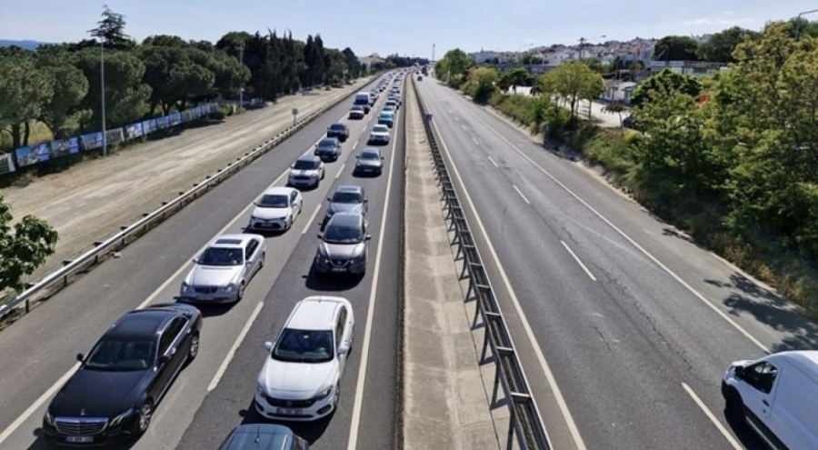 Tekirdağ-İstanbul yolunda tatil dönüşü yoğunluğu
