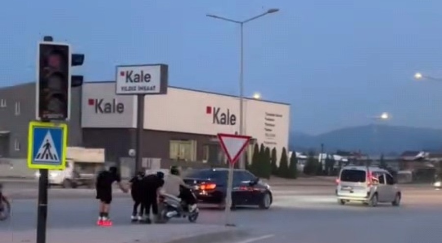 Bursa'da patenli gençlerin tehlikeli yolculuğu!