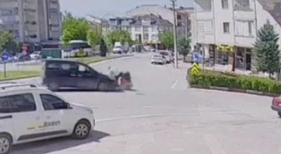 Bursa'da motosikletli muhtarın karıştığı kazanın görüntüleri ortaya çıktı
