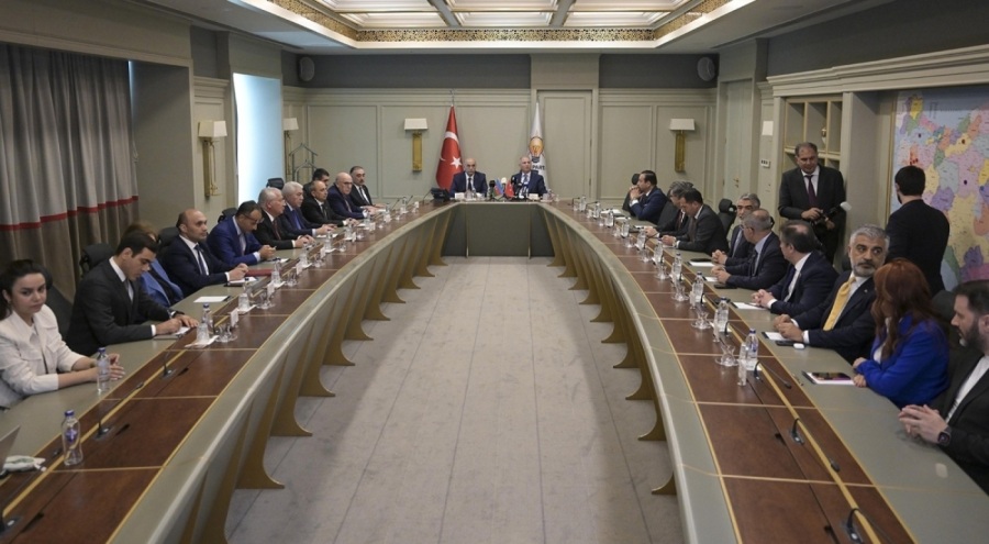 Azerbaycan heyeti AK Parti'yi ziyaret etti