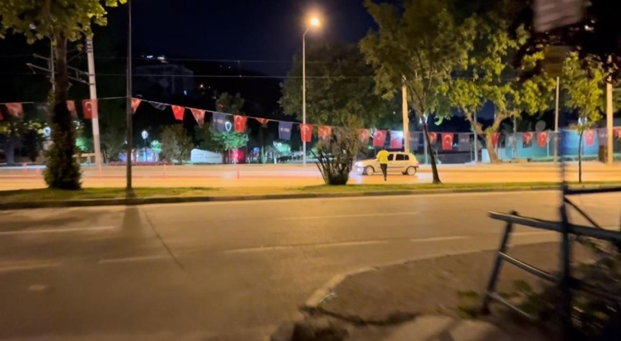 Bursa'da alkollü sürücüyü trafiği keserek yakaladılar!