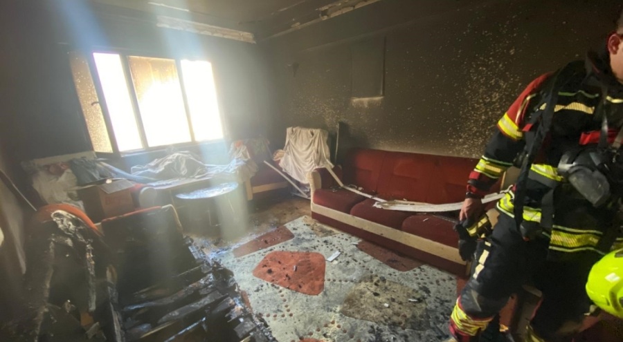Apartman dairesinde çıkan yangın büyümeden söndürüldü