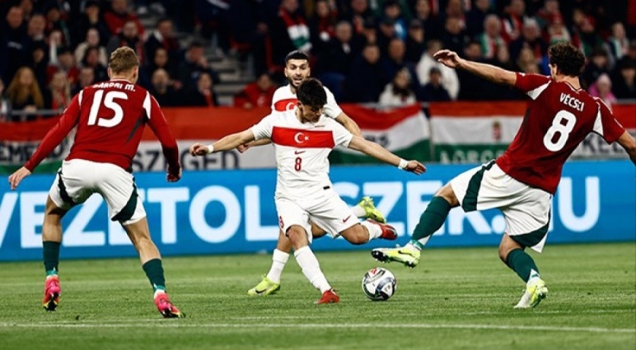 Macaristan-Türkiye karşılaşmasında İstiklal Marşı'nın ıslıklanmasına UEFA'dan ceza