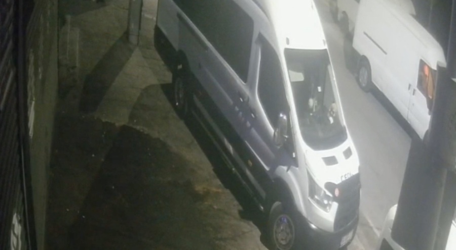 Park halindeki aracın elektrik ve teknik aksamını çaldılar