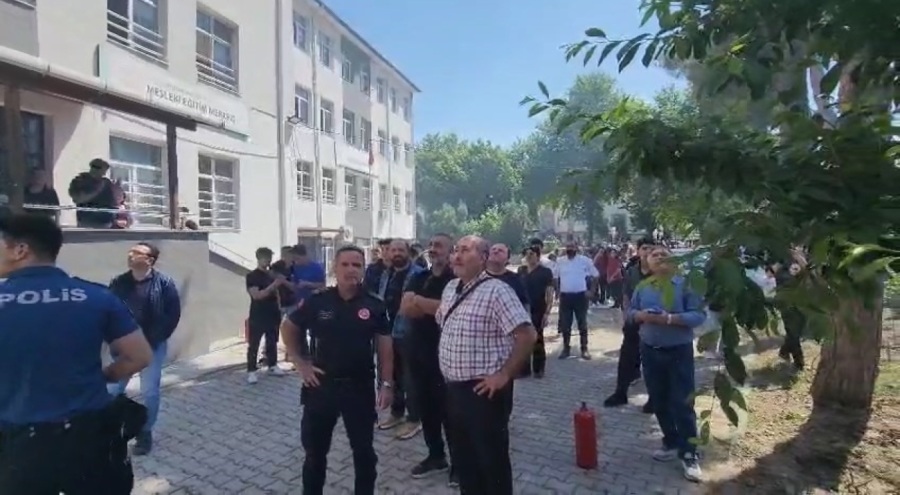 Bursa'da öğrencilerin motosikletleri alev alev yandı