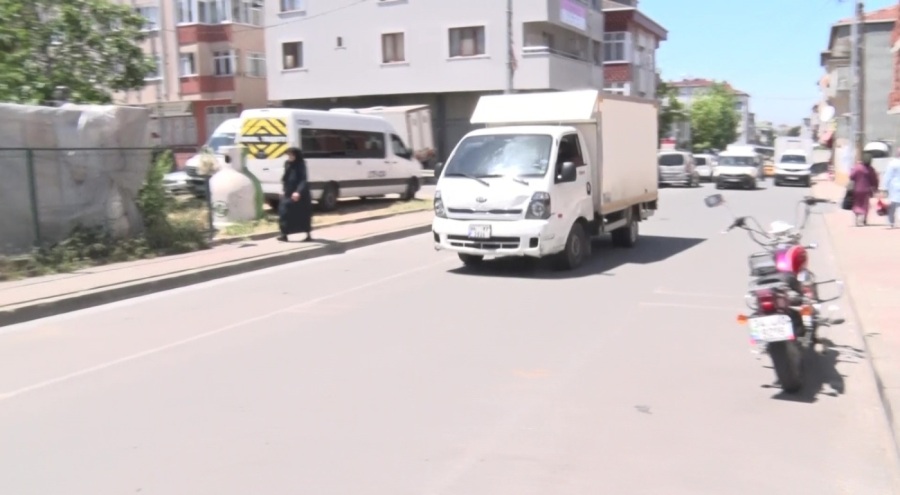 Bisiklet süren çocuklara araç çarptı: 2 yaralı