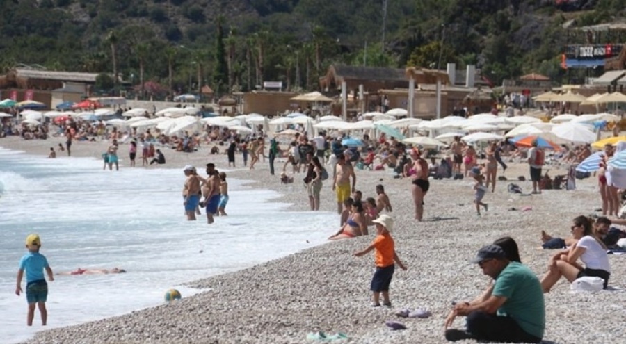 Ölüdeniz'de plajlarda sezon hareketliliği başladı