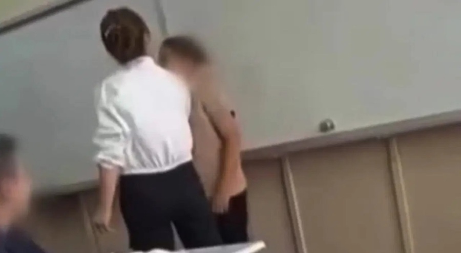 Öğretmenden öğrenciye darp! 'Seni gebertirim'